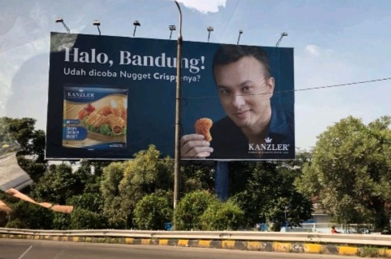 gambar iklan komersial out of home